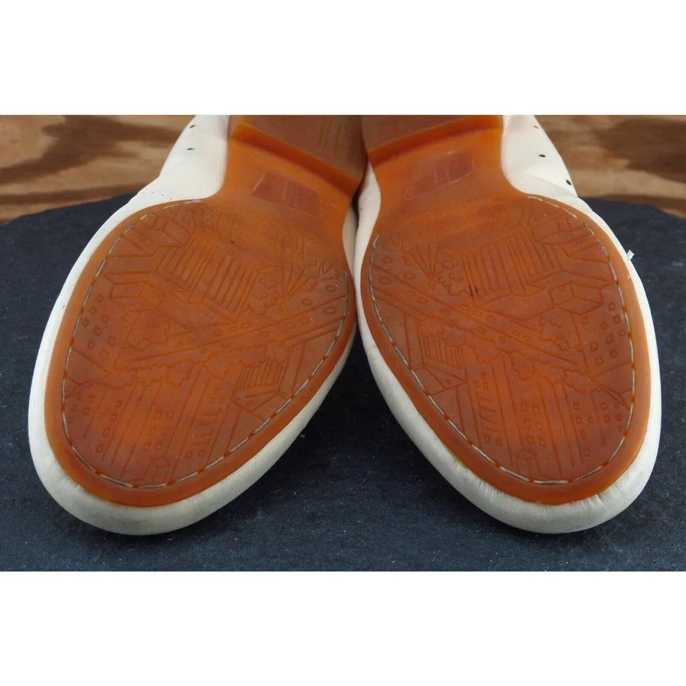 Born Size 5 M Beige Round Toe‎ Ballet Flats Leather Women